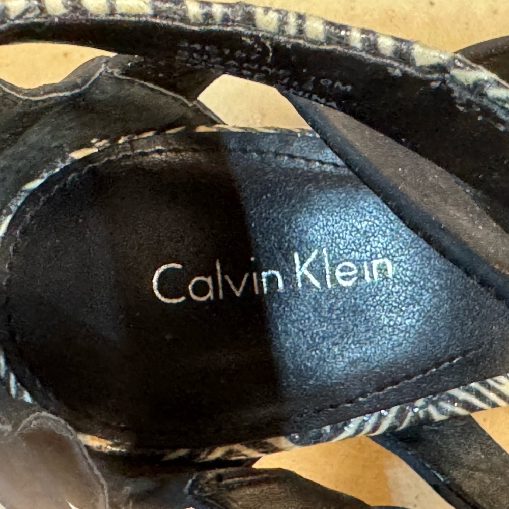 Ck Calvin Klein Women's Suzanne Back Zip 3" Zebra… - image 8